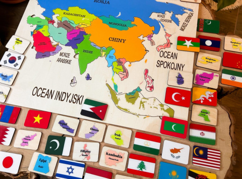 Drewniana Mapa Azji Montessori - flagi państw azjatyckich, państwa Azji Drewniana Mapa Azji Montessori - flagi państw azjatyckich, państwa Azji