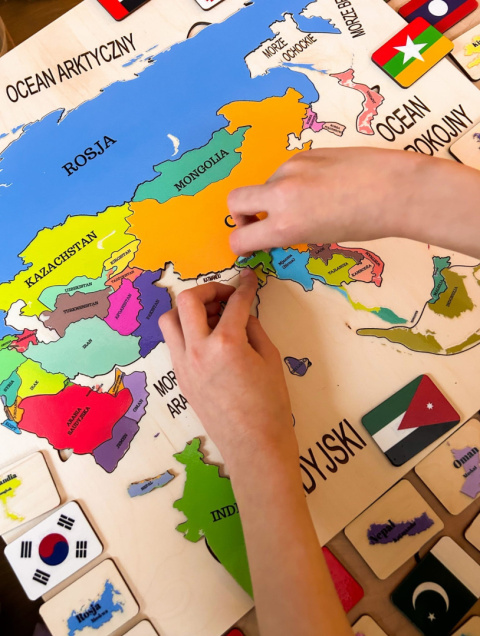 Drewniana Mapa Azji Montessori - flagi państw azjatyckich, państwa Azji Drewniana Mapa Azji Montessori - flagi państw azjatyckich, państwa Azji