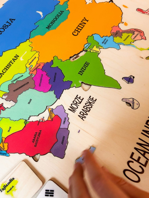 Drewniana Mapa Azji Montessori - flagi państw azjatyckich, państwa Azji Drewniana Mapa Azji Montessori - flagi państw azjatyckich, państwa Azji