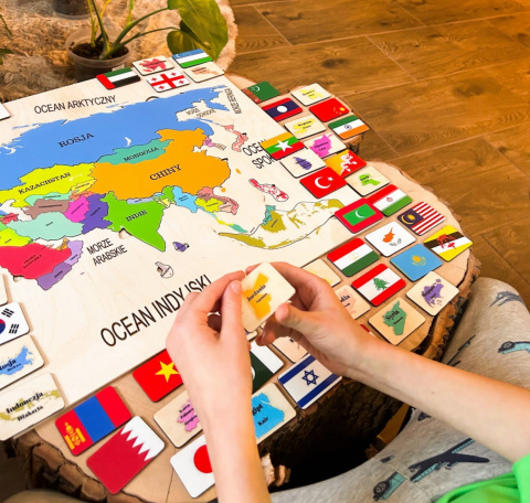 Drewniana Mapa Azji Montessori - flagi państw azjatyckich, państwa Azji Drewniana Mapa Azji Montessori - flagi państw azjatyckich, państwa Azji