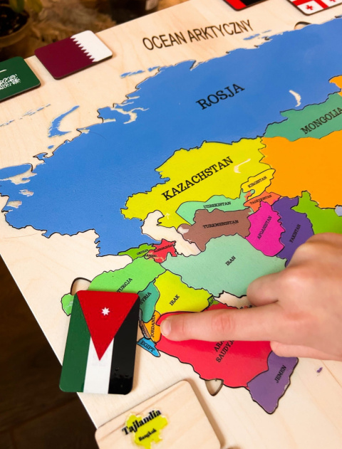 Drewniana Mapa Azji Montessori - flagi państw azjatyckich, państwa Azji Drewniana Mapa Azji Montessori - flagi państw azjatyckich, państwa Azji