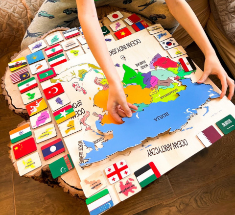 Drewniana Mapa Azji Montessori - flagi państw azjatyckich, państwa Azji Drewniana Mapa Azji Montessori - flagi państw azjatyckich, państwa Azji