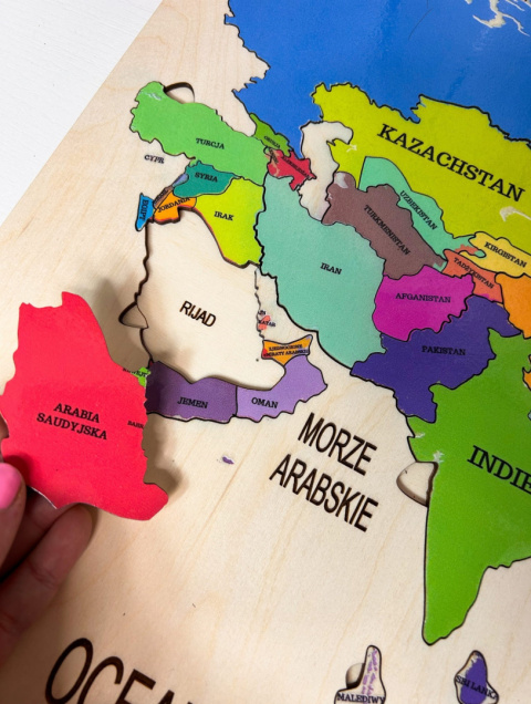 Drewniana Mapa Azji Montessori - flagi państw azjatyckich, państwa Azji Drewniana Mapa Azji Montessori - flagi państw azjatyckich, państwa Azji
