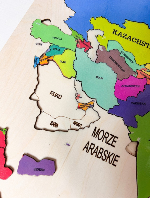 Drewniana Mapa Azji Montessori - flagi państw azjatyckich, państwa Azji Drewniana Mapa Azji Montessori - flagi państw azjatyckich, państwa Azji
