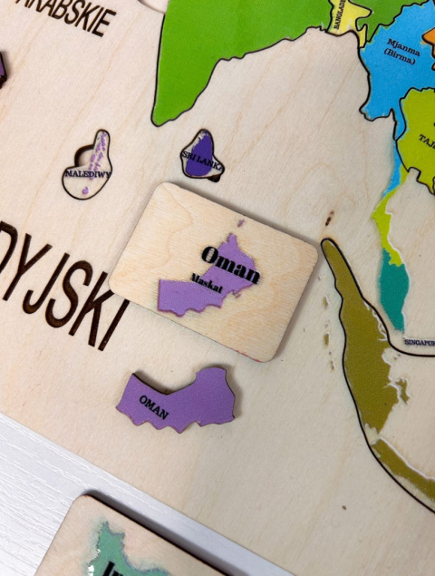 Drewniana Mapa Azji Montessori - flagi państw azjatyckich, państwa Azji Drewniana Mapa Azji Montessori - flagi państw azjatyckich, państwa Azji