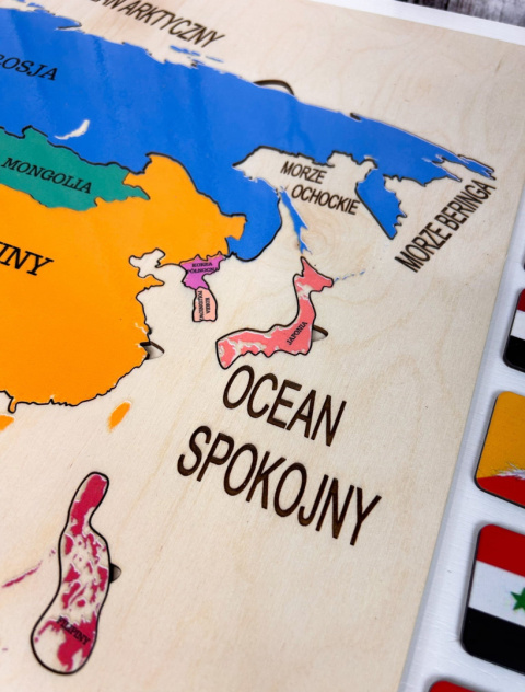 Drewniana Mapa Azji Montessori - flagi państw azjatyckich, państwa Azji Drewniana Mapa Azji Montessori - flagi państw azjatyckich, państwa Azji