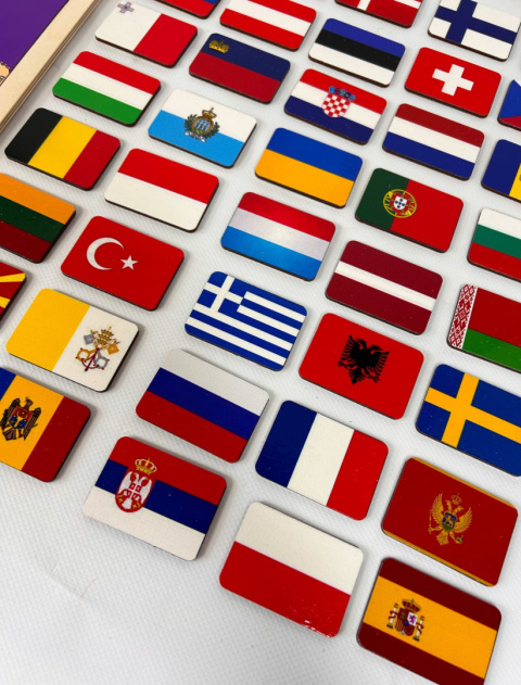 Drewniana Mapa Europy Montessori - flagi państw europejskich, państwa Europy Drewniana Mapa Europy Montessori - flagi państw europejskich, państwa Europy
