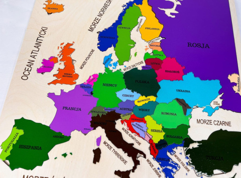 Drewniana Mapa Europy Montessori - flagi państw europejskich, państwa Europy Drewniana Mapa Europy Montessori - flagi państw europejskich, państwa Europy